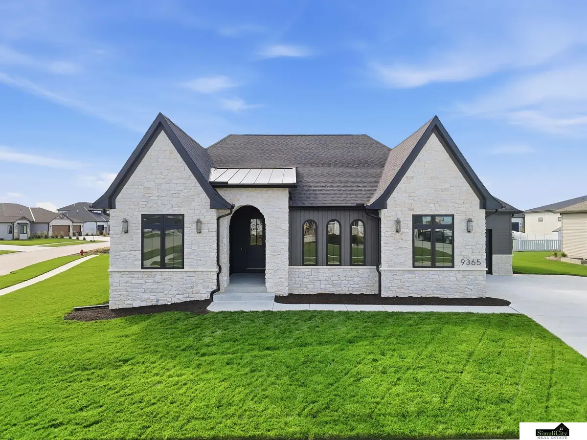 9365 Castle Pine Drive, Lincoln, NE 68516 - Image #1