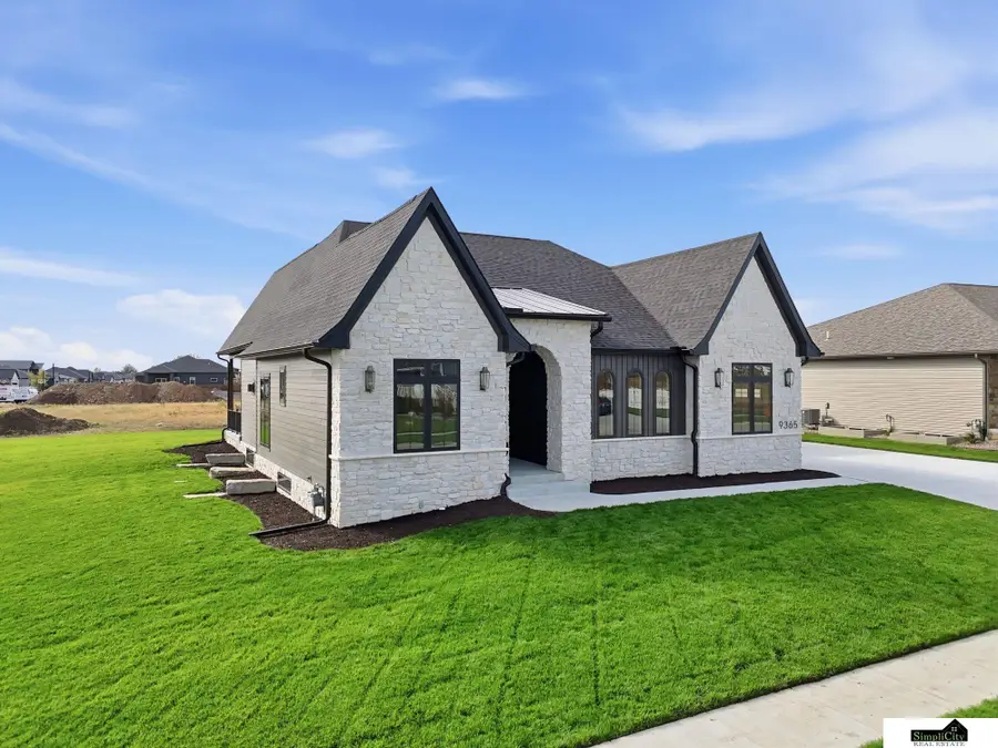 9365 Castle Pine Drive, Lincoln, NE 68516 - Image #2