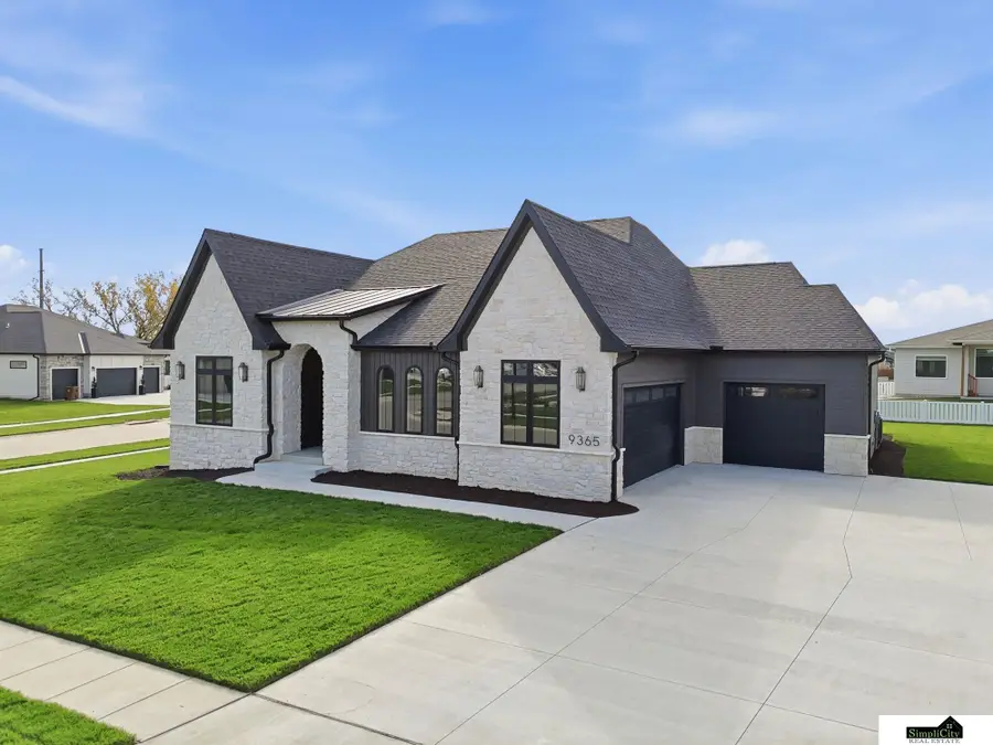 9365 Castle Pine Drive, Lincoln, NE 68516 - Image #3