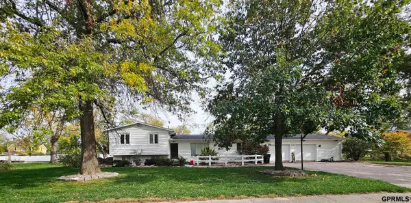 816 4th Avenue, Fairmont, NE 68354