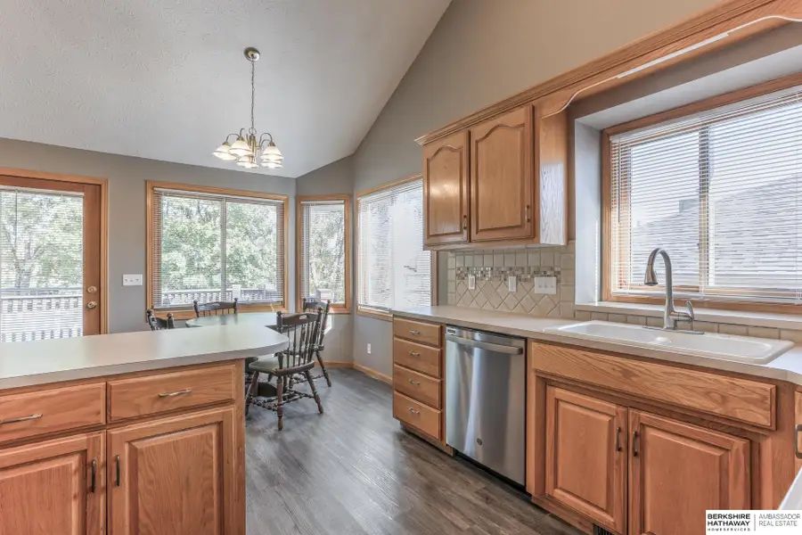 10390 Vernon Avenue, Omaha, NE 68134 - Image #3