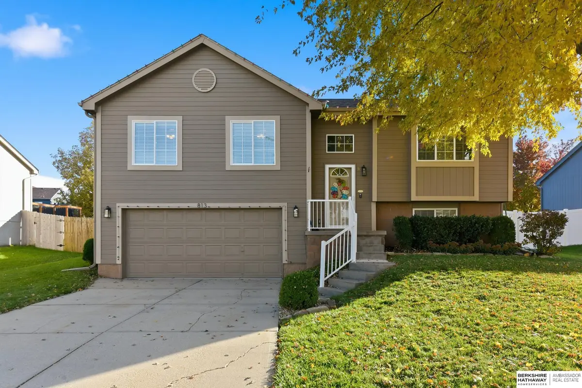 813 Clearwater Drive, Papillion, NE 68046 - Image #1
