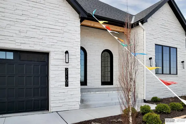 21107 Laurel Avenue, Elkhorn, NE 68022