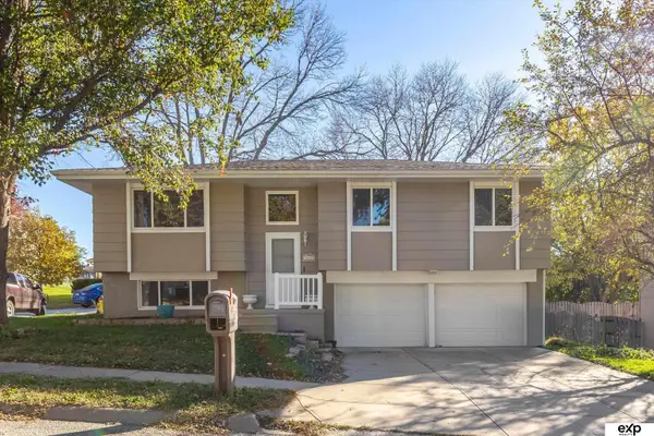 5721 N 117 Circle, Omaha, NE 68164