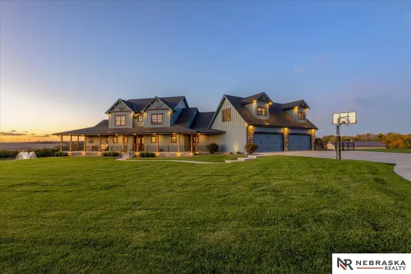 13268 Bluebird Court, Springfield, NE 68059