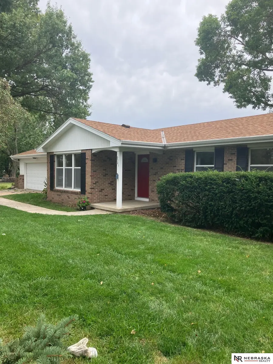 9345 Blondo Street, Omaha, NE 68134 - Image #2