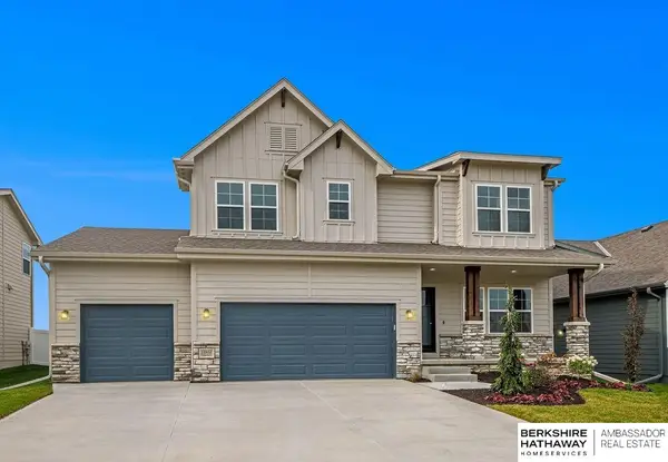 18458 Palisades Drive, Omaha, NE 68136