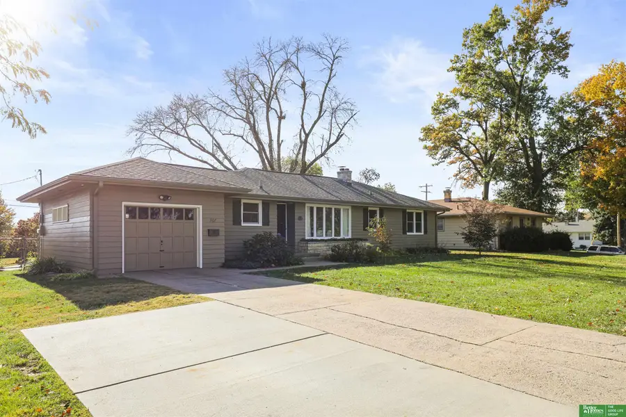 307 Crest Road, Papillion, NE 68046 - Image #2