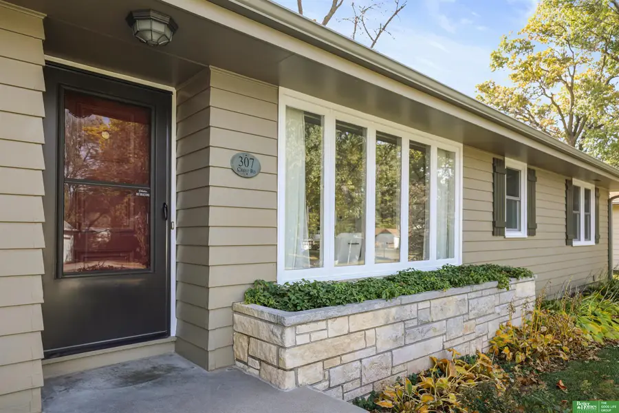 307 Crest Road, Papillion, NE 68046 - Image #3