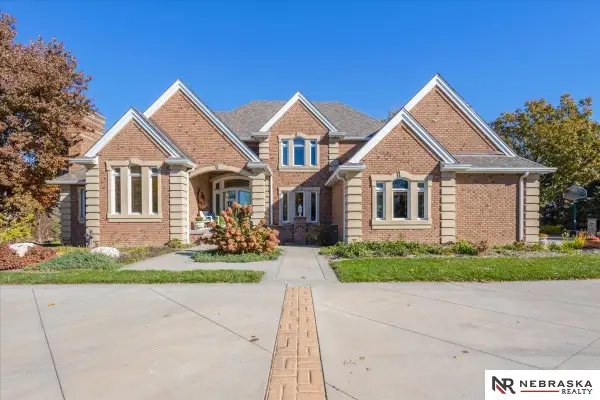6733 Platteview Road, Papillion, NE 68133