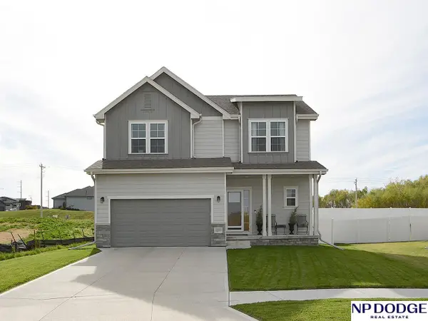 18113 Sage Circle, Omaha, NE 68136