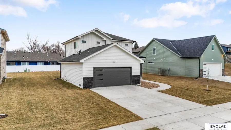 921 Arlene Circle, Papillion, NE 68046 - #2