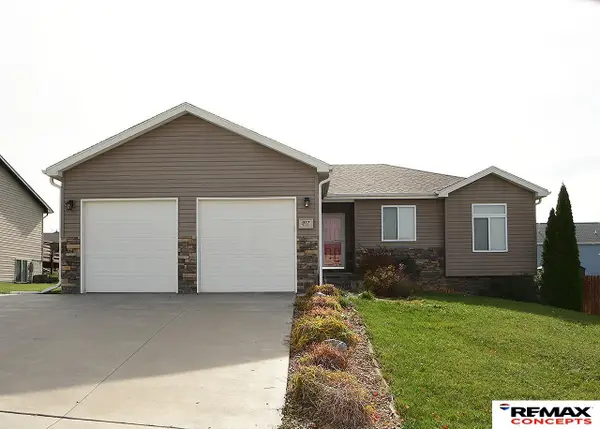 917 W 10th Street, Hickman, NE 68372
