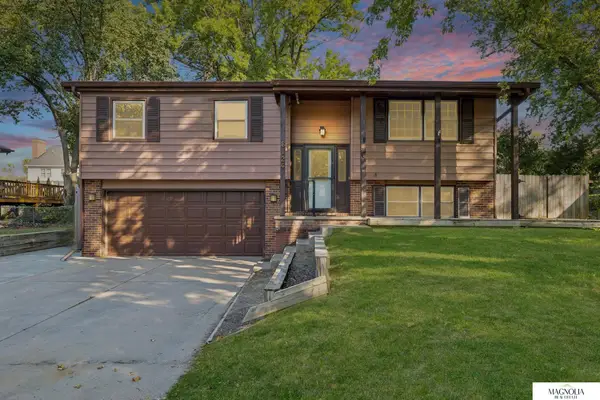 8124 S Hazelwood Drive, Lincoln, NE 68510