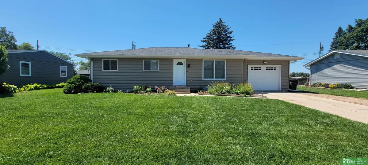 2117 N Nebraska Avenue, York, NE 68467 - Image #1