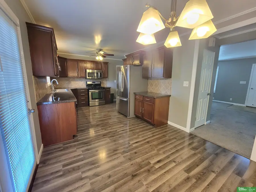 2117 N Nebraska Avenue, York, NE 68467 - Image #2