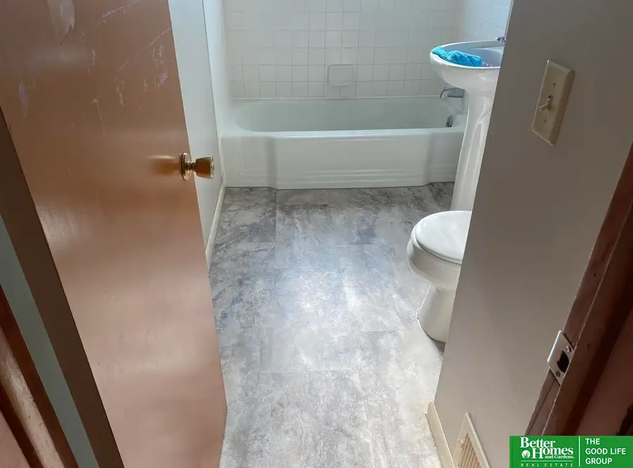 8207 Grover Street, Omaha, NE 68124 - Image #2