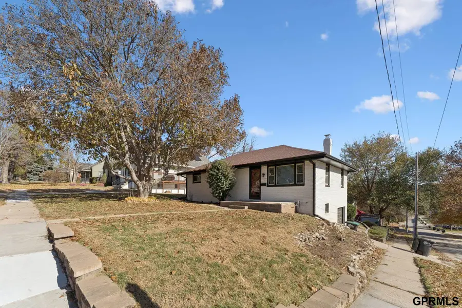 1427 S 52nd Street, Omaha, NE 68106 - Image #2