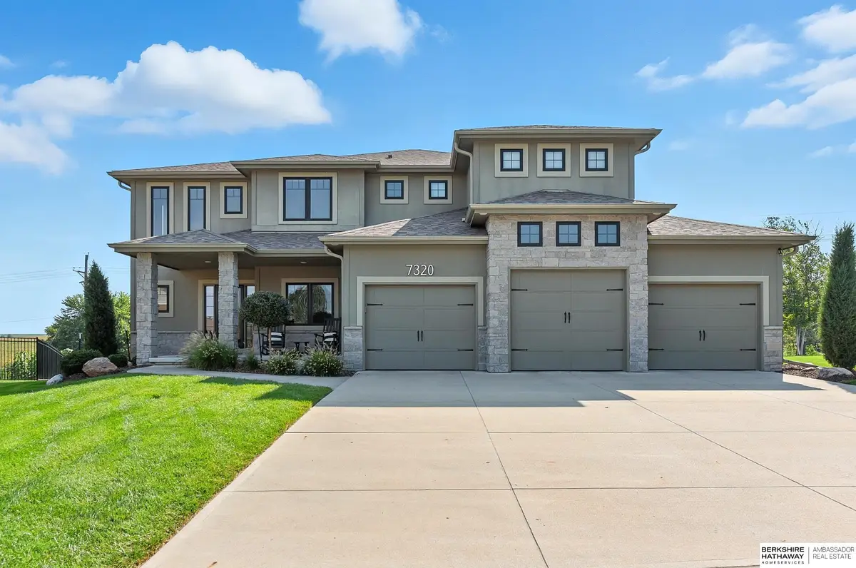 7320 Leawood Circle, Papillion, NE 68046 - Image #1