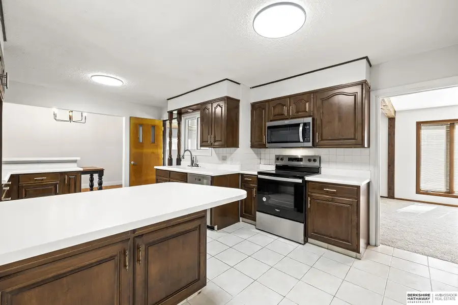 8915 Valley Street, Omaha, NE 68124 - Image #2