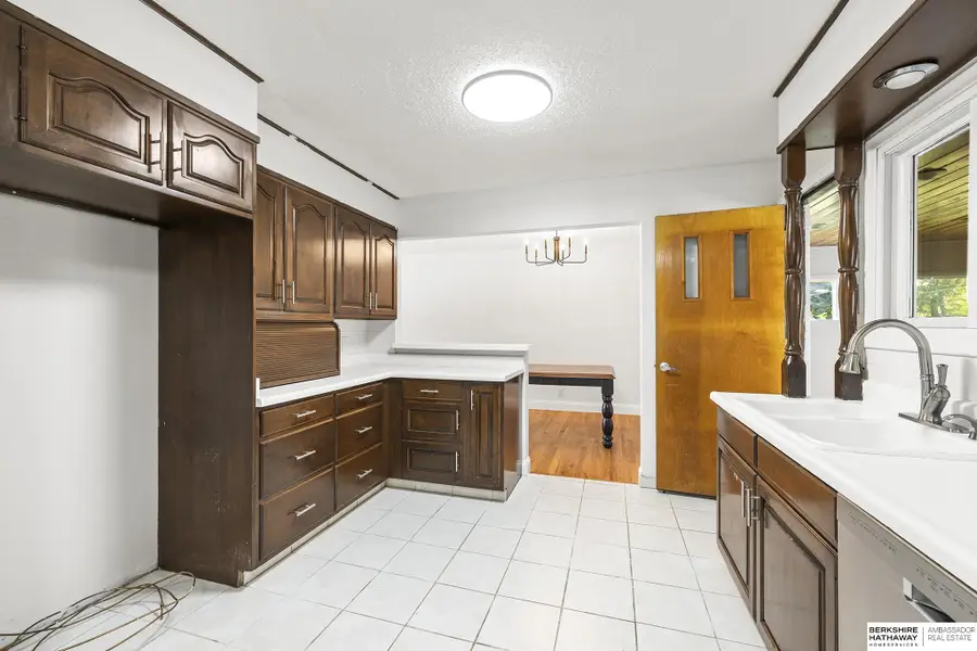 8915 Valley Street, Omaha, NE 68124 - Image #3