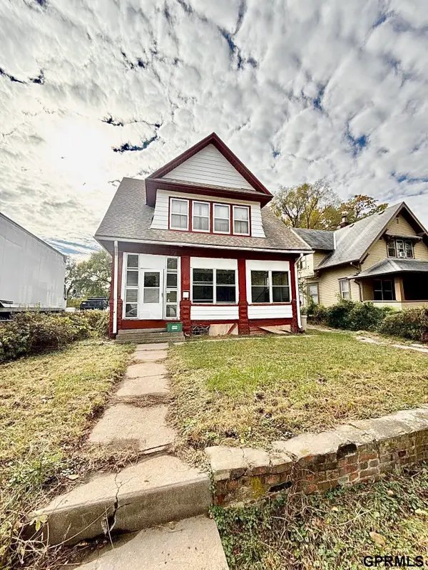 2411 Saratoga Circle, Omaha, NE 68111