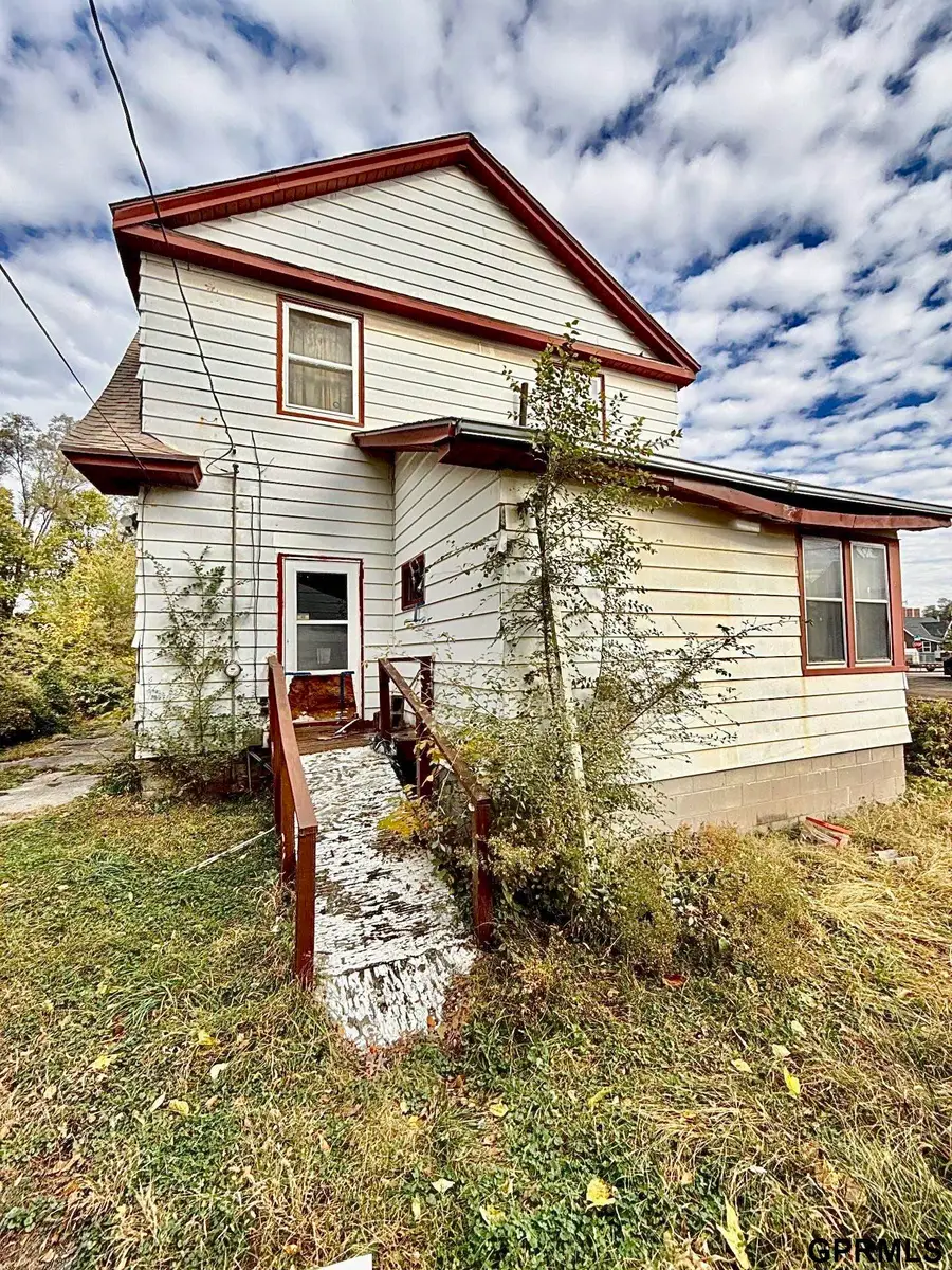 2411 Saratoga Circle, Omaha, NE 68111 - Image #2