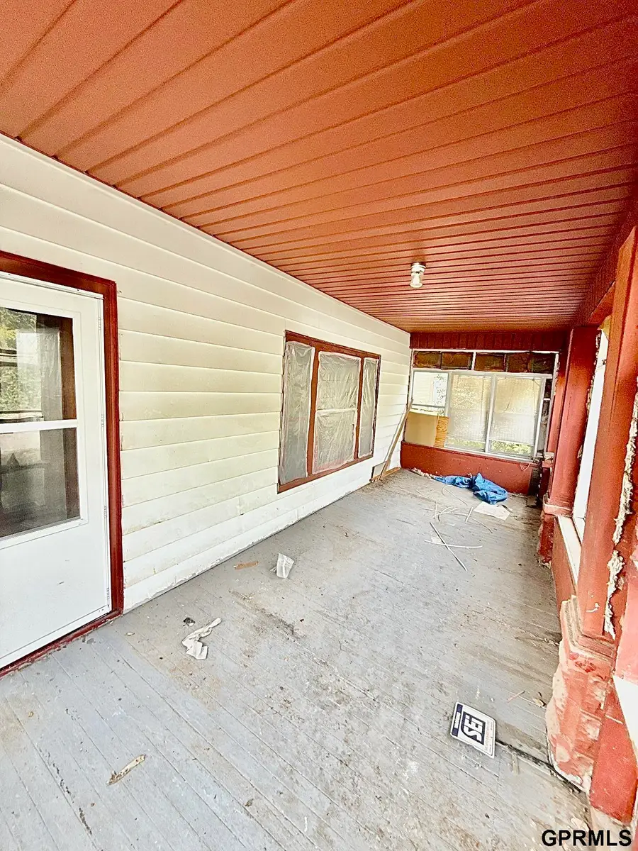 2411 Saratoga Circle, Omaha, NE 68111 - Image #3