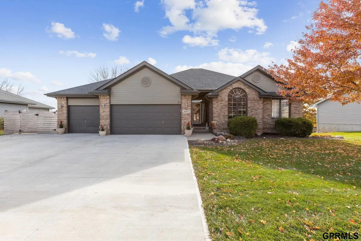 18925 Chandler Street, Omaha, NE 68136 - Image #1