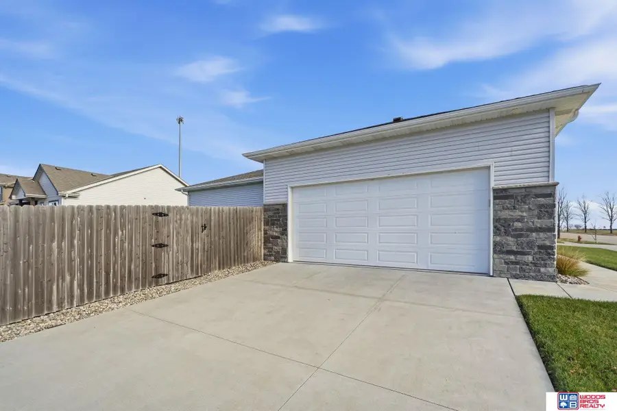 8300 Yankee Woods Drive, Lincoln, NE 68516 - Image #3