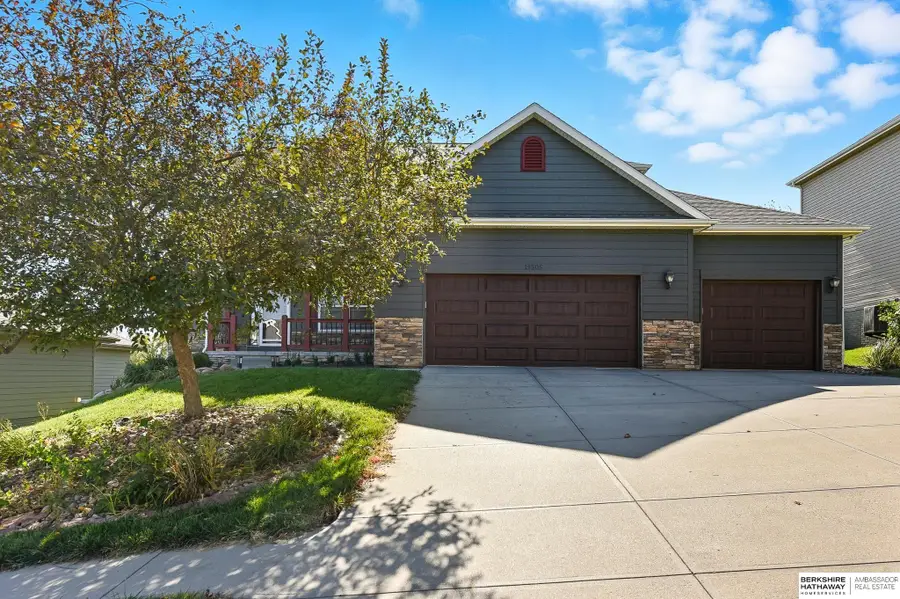 19505 Pearl Circle, Chicago, NE 68022 - Image #2