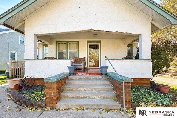 5725 Mayberry Street, Omaha, NE 68106