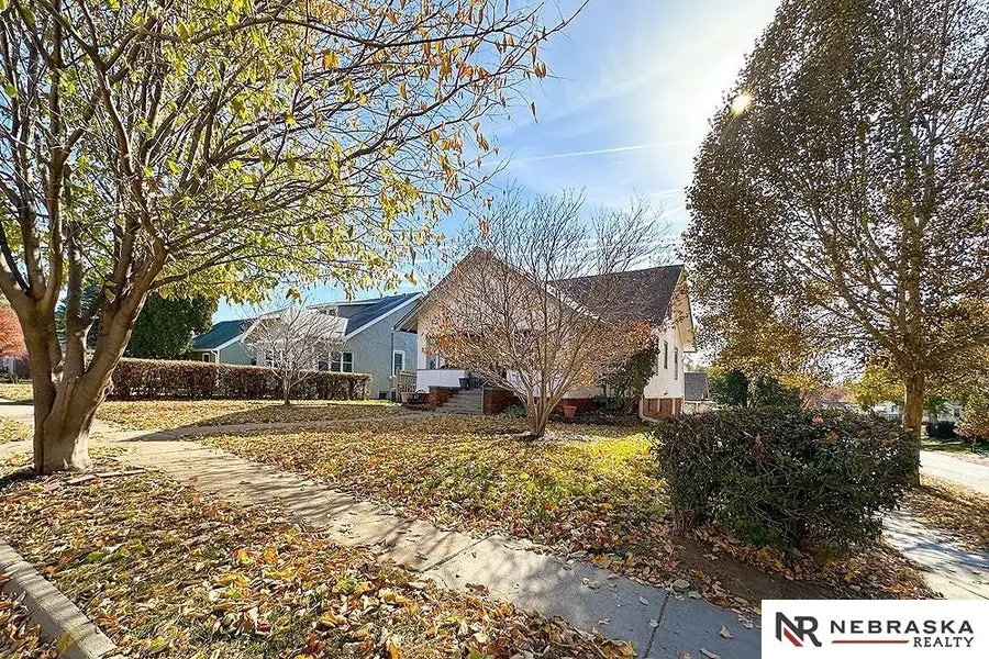 5725 Mayberry Street, Omaha, NE 68106 - Image #2