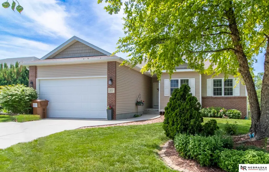 1933 Redstone Road, Lincoln, NE 68521 - Image #2