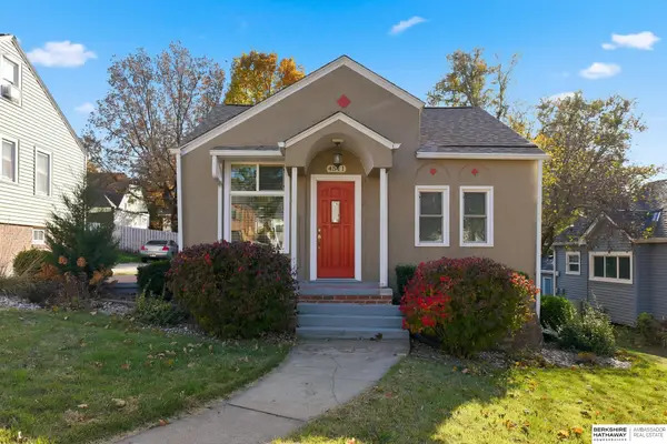 4511 Woolworth Avenue, Omaha, NE 68106