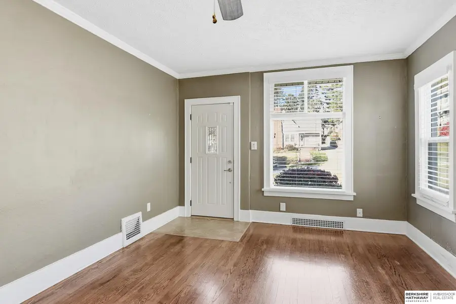 4511 Woolworth Avenue, Omaha, NE 68106 - Image #2