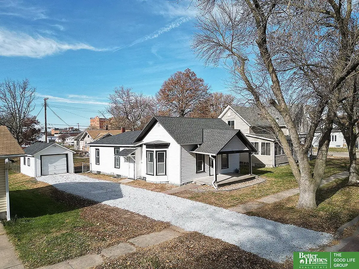 321 N Iowa Avenue N, York, NE 68467 - Image #1