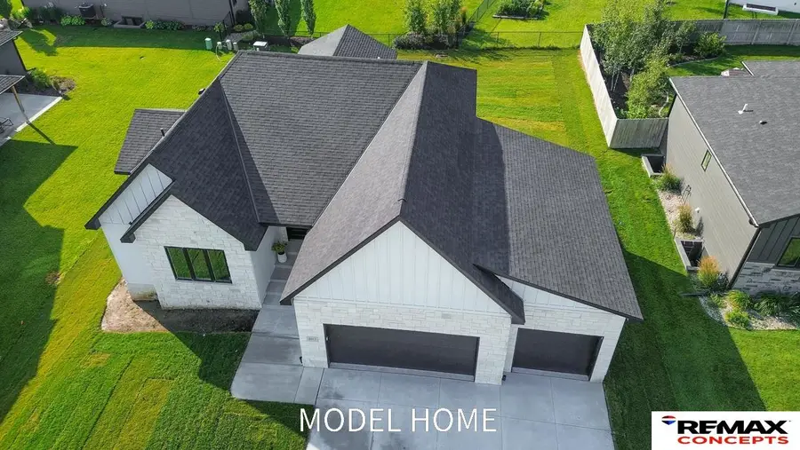 8911 Ranch Gate Road, Lincoln, NE 68520 - Image #2