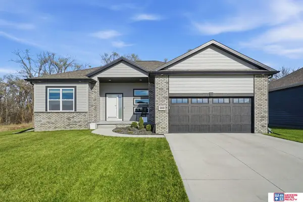 20608 Camelback Avenue, Gretna, NE 68028