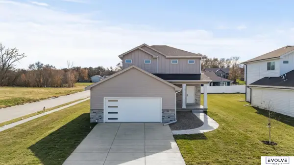 923 Arlene Circle, Papillion, NE 68046