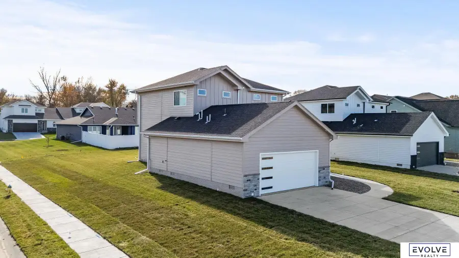 923 Arlene Circle, Papillion, NE 68046 - Image #2