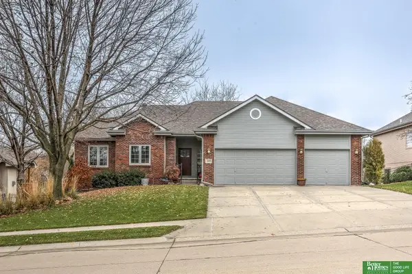 909 Rawhide Road, Papillion, NE 68046