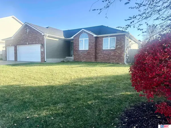 6744 Glass Ridge Drive, Lincoln, NE 68526
