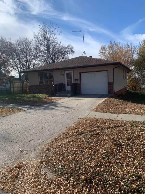 206 N Thomas Avenue, Oakland, NE 68045