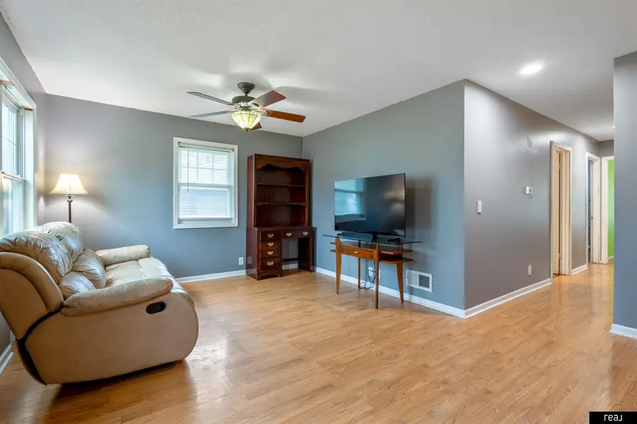 728 N 77th Avenue, Omaha, NE 68114 - Image #2