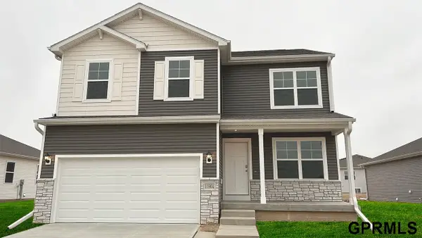 12724 S 205th Avenue, Gretna, NE 68028