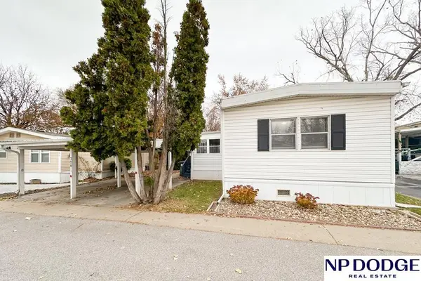 12620 Manderson Plaza #304, Omaha, NE 68164