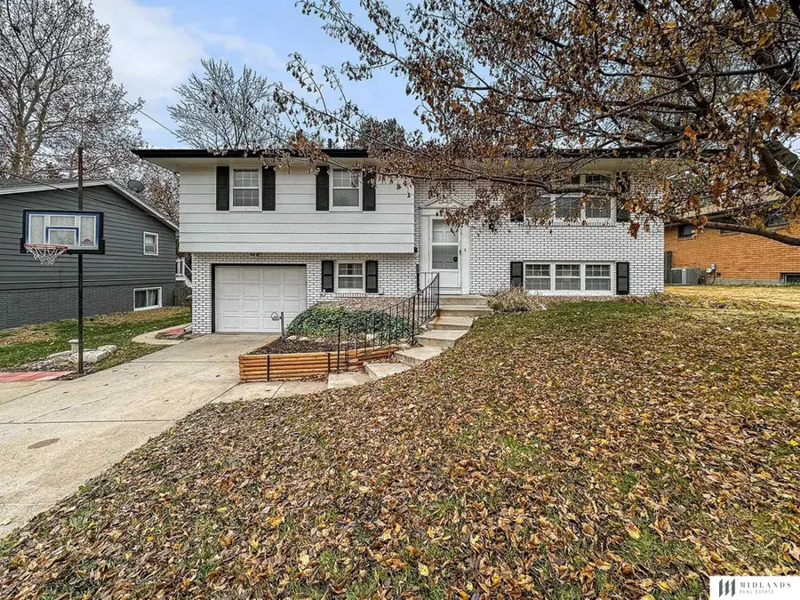 2841 Loveland Drive, Lincoln, NE 68502 - Image #2