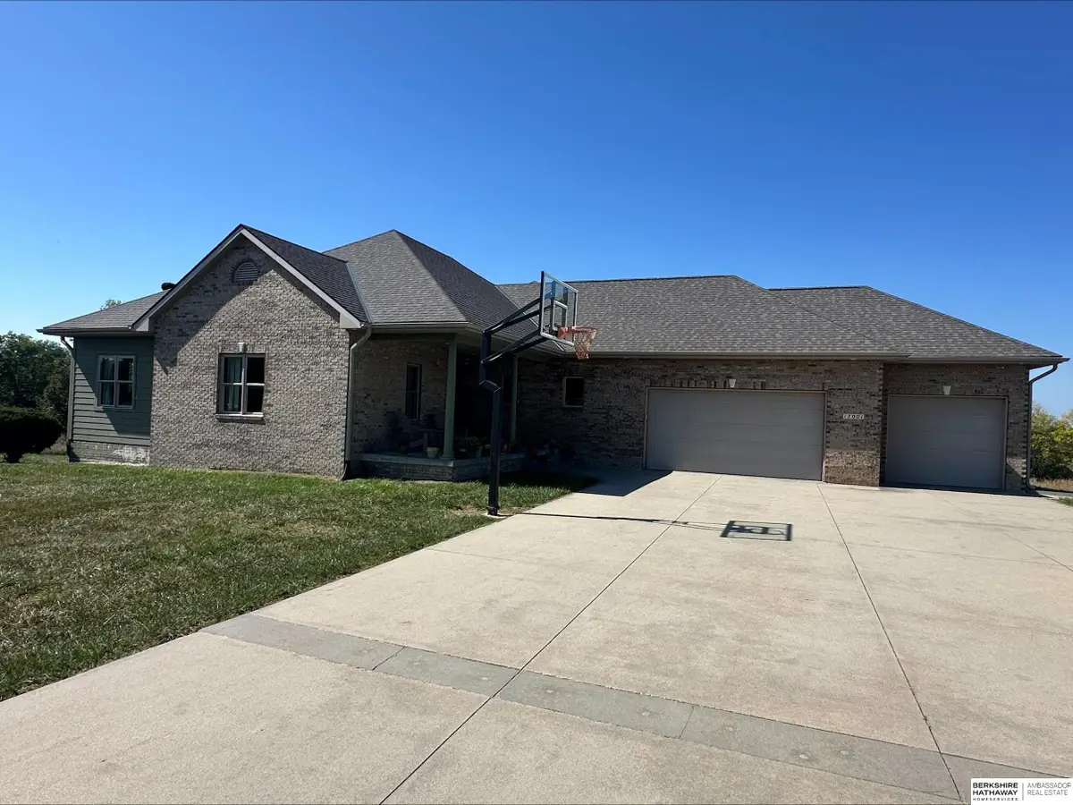 17001 Leisure Court, Hickman, NE 68372 - Image #1
