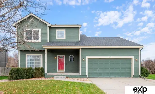 1702 Kelsey Street, Papillion, NE 68046